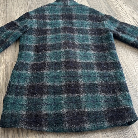 Wilfred Free | Aritzia wool blend off duty jacket green and black plaid - Picture 12 of 14